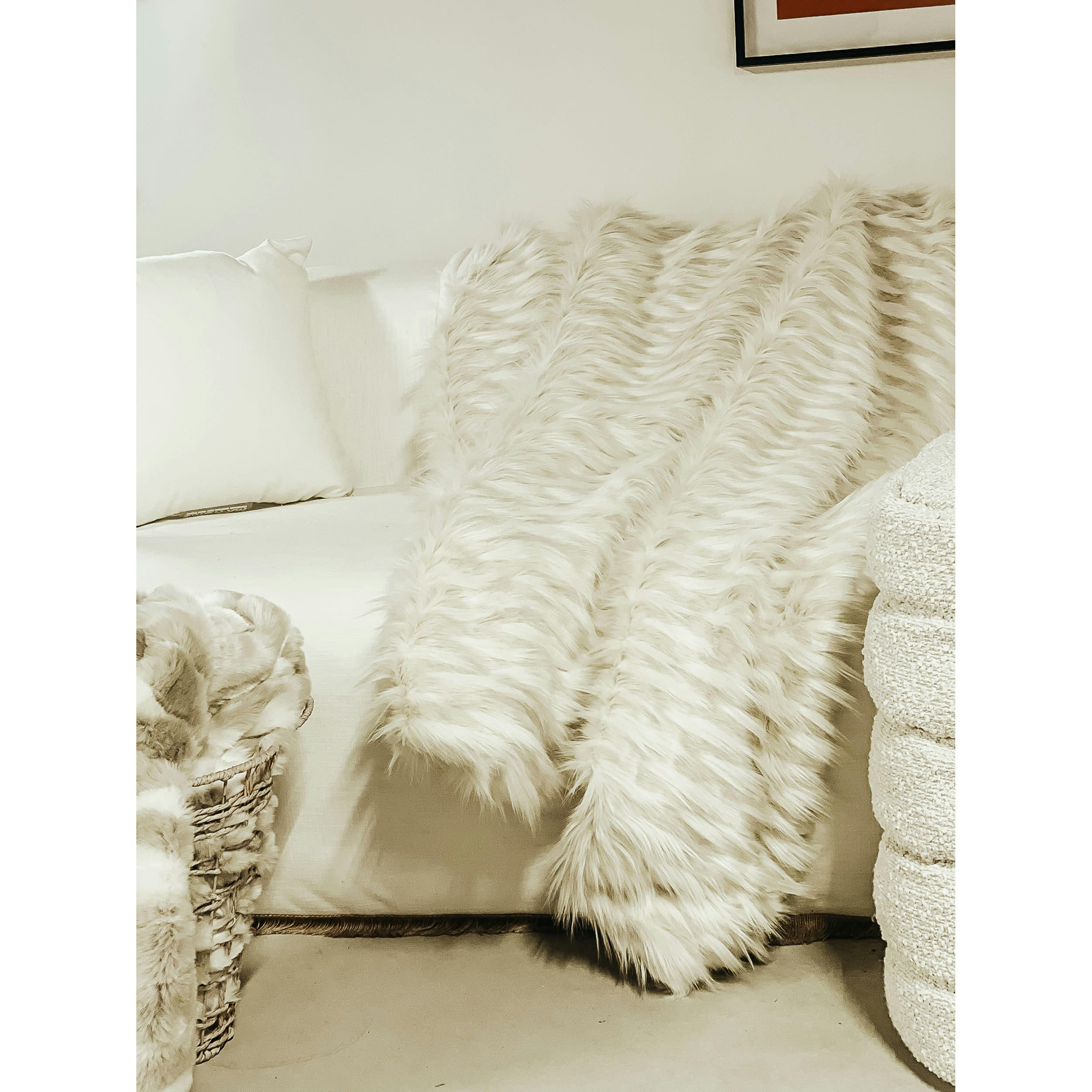 - Plaid en fausse fourrure blanche et beige