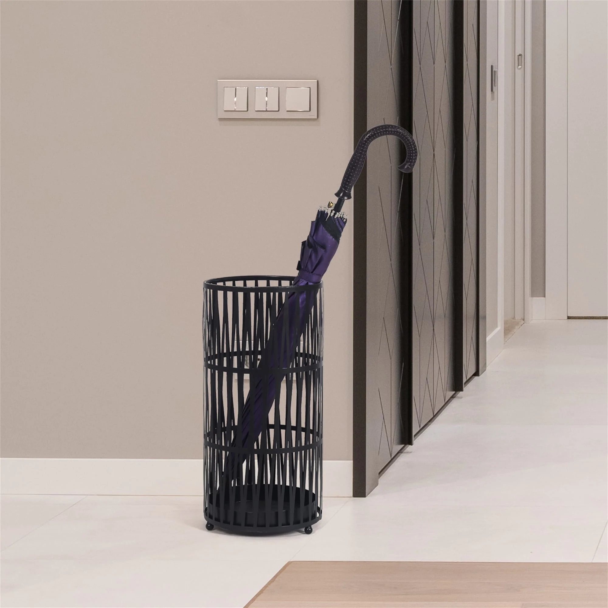 ADECO Stand Gold / Black Round RackMetal Umbrella Cane Walk Stick Drip Tray - 9. 2x9. 2x19