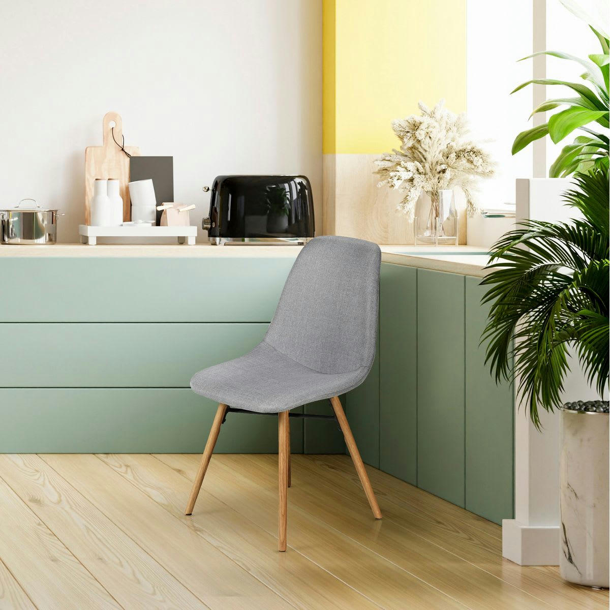 MAY - Chaise de repas en tissu gris clair et pieds chêne