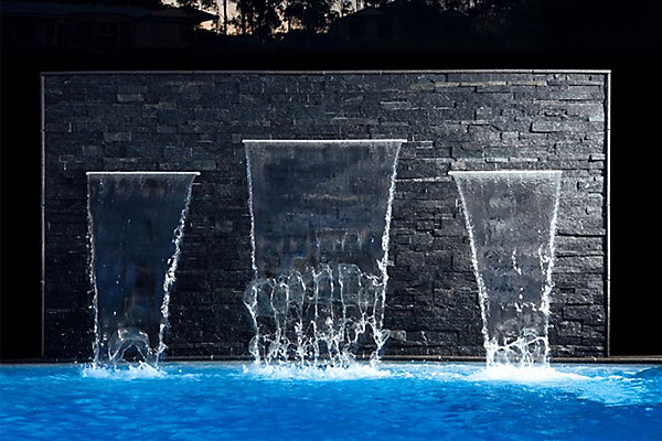 Lame d'eau pour piscine acrylique LED Largeur 30cm encastrée 3cm débord Entrée d'eau derrière Compatible traitement au sel chlore