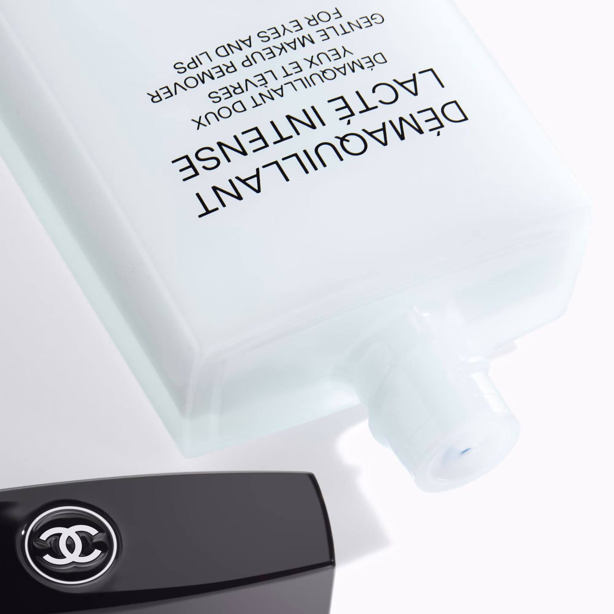 DÉMAQUILLANT LACTÉ INTENSEDémaquillant doux yeux et lèvres