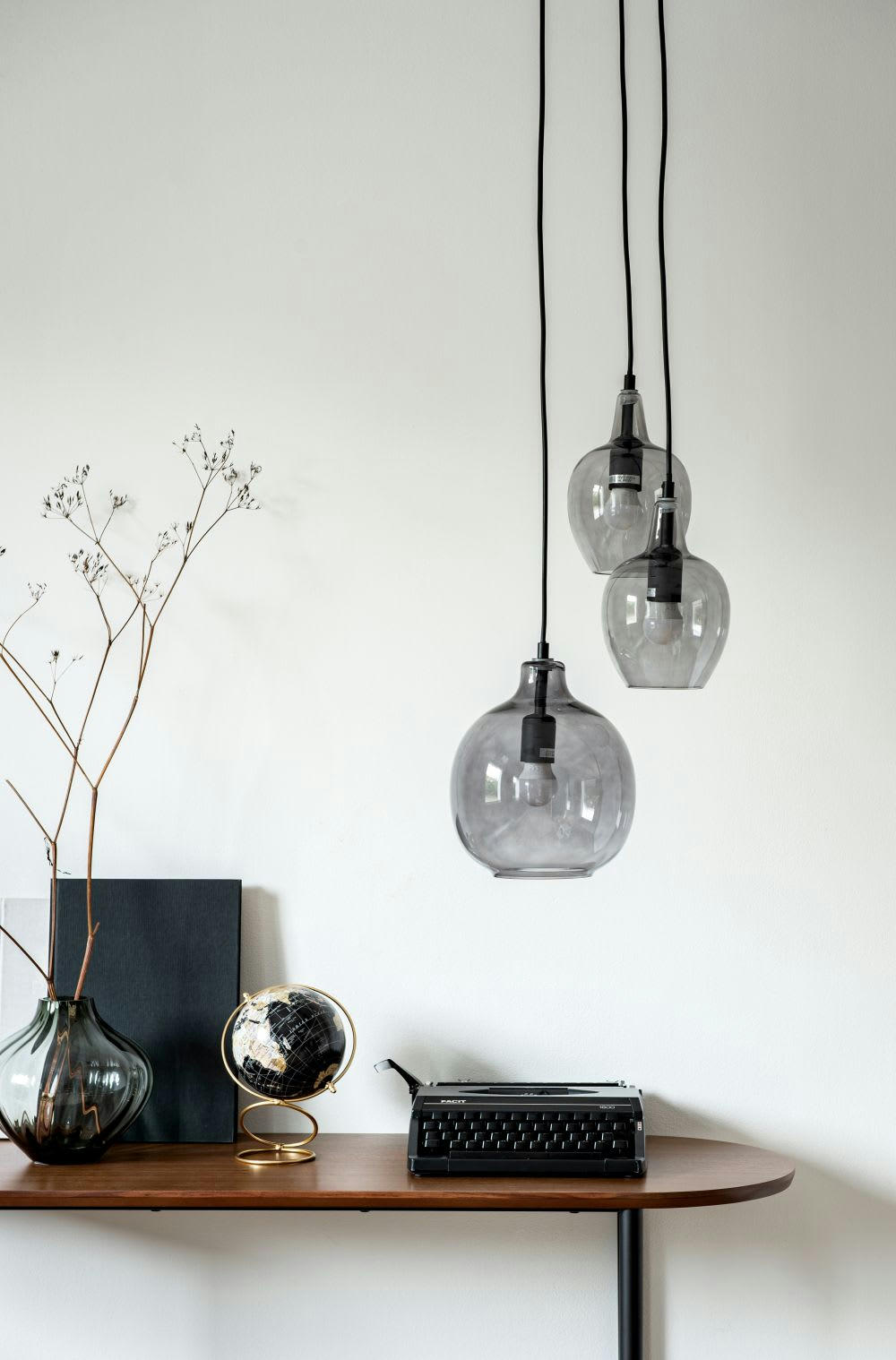 TERRANO - Globe terrestre carte du monde noir et support en métal doré