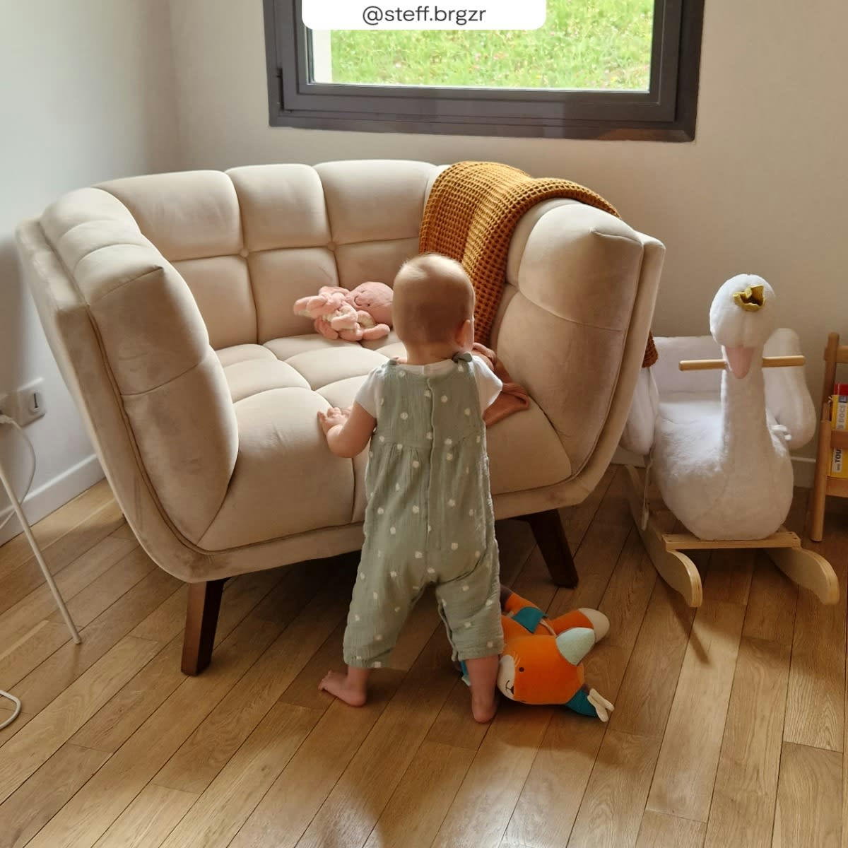 MONA - Fauteuil en velours beige