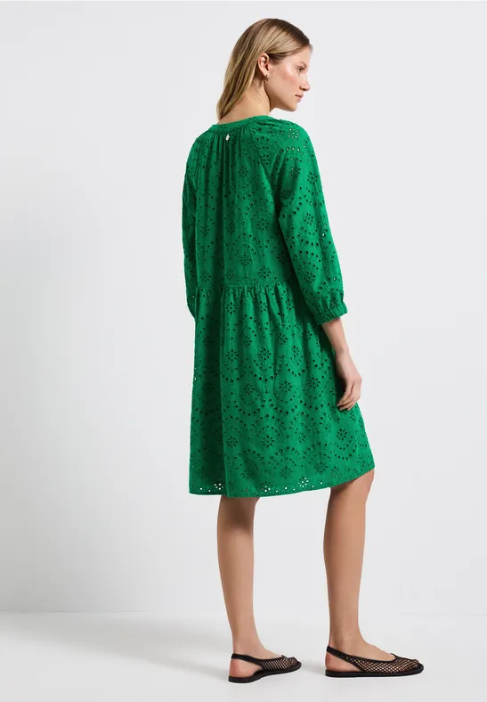 Kleid mit Lochstickerei