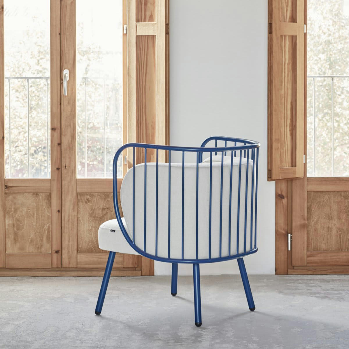 NABI - Fauteuil contemporain en tissu et métal bleu foncé