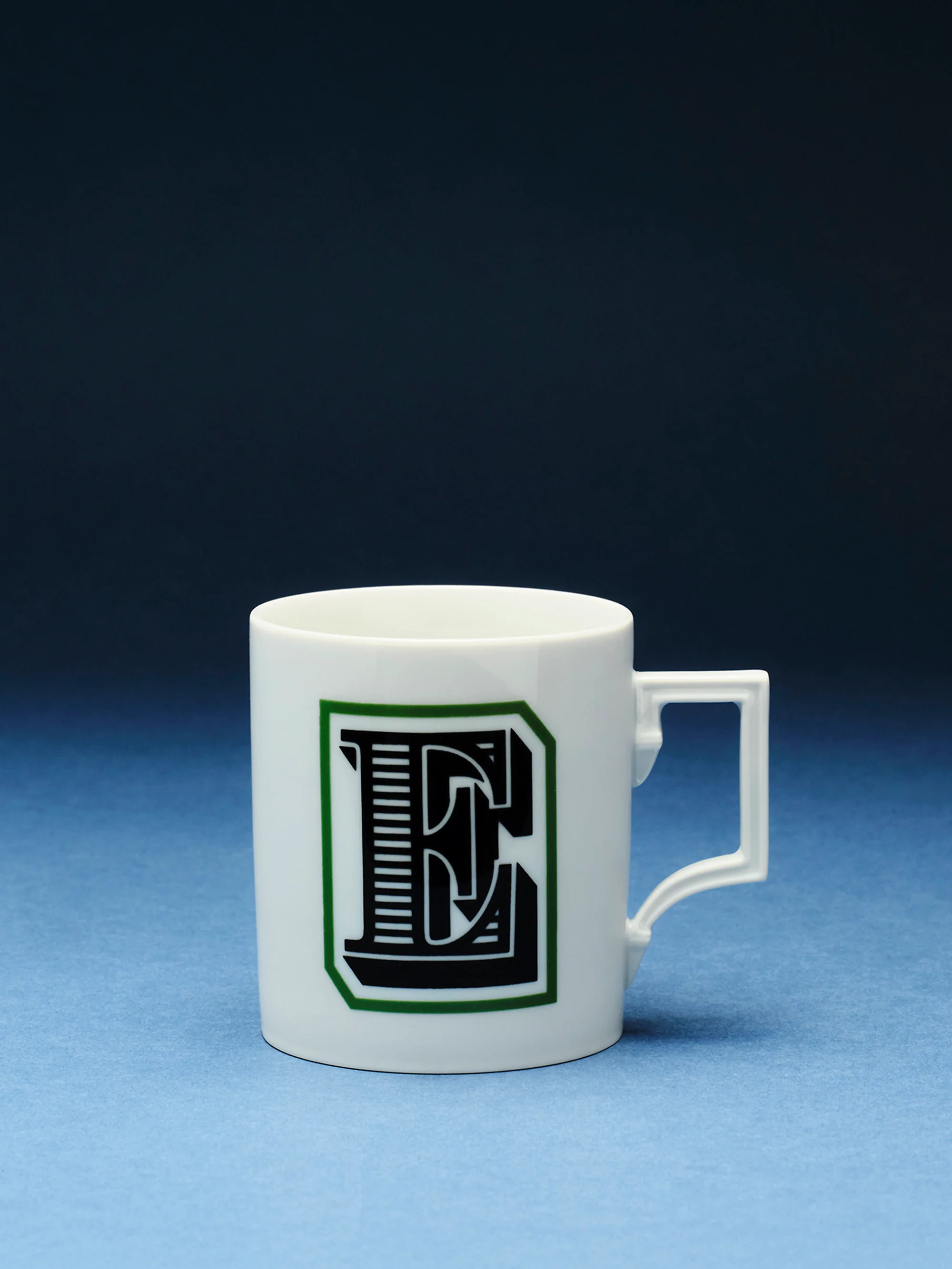 Westwing x MEISSEN, Handgefertigte Tasse Initials mit Dekor-Motiv