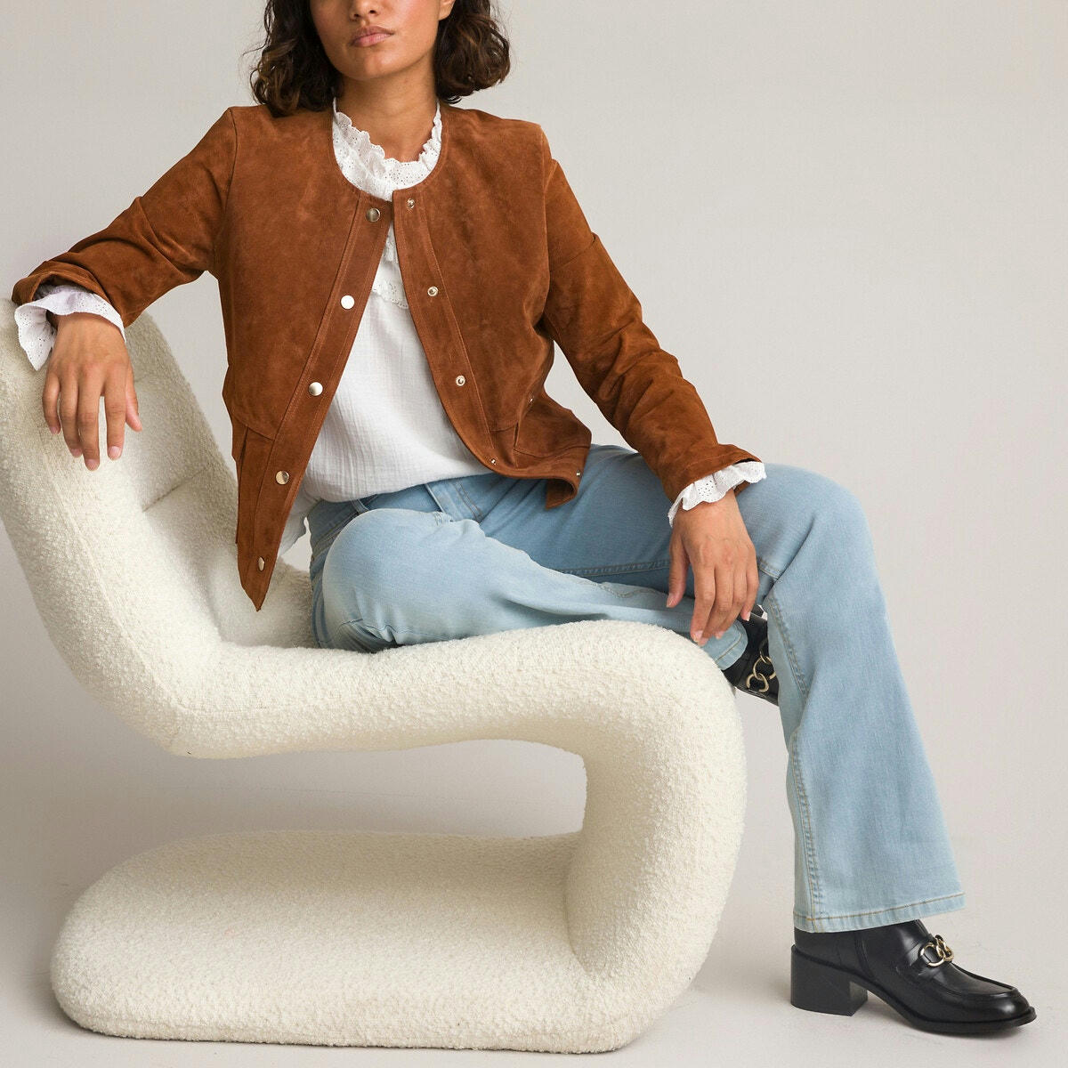 Veste en cuir pressionnée, col rond