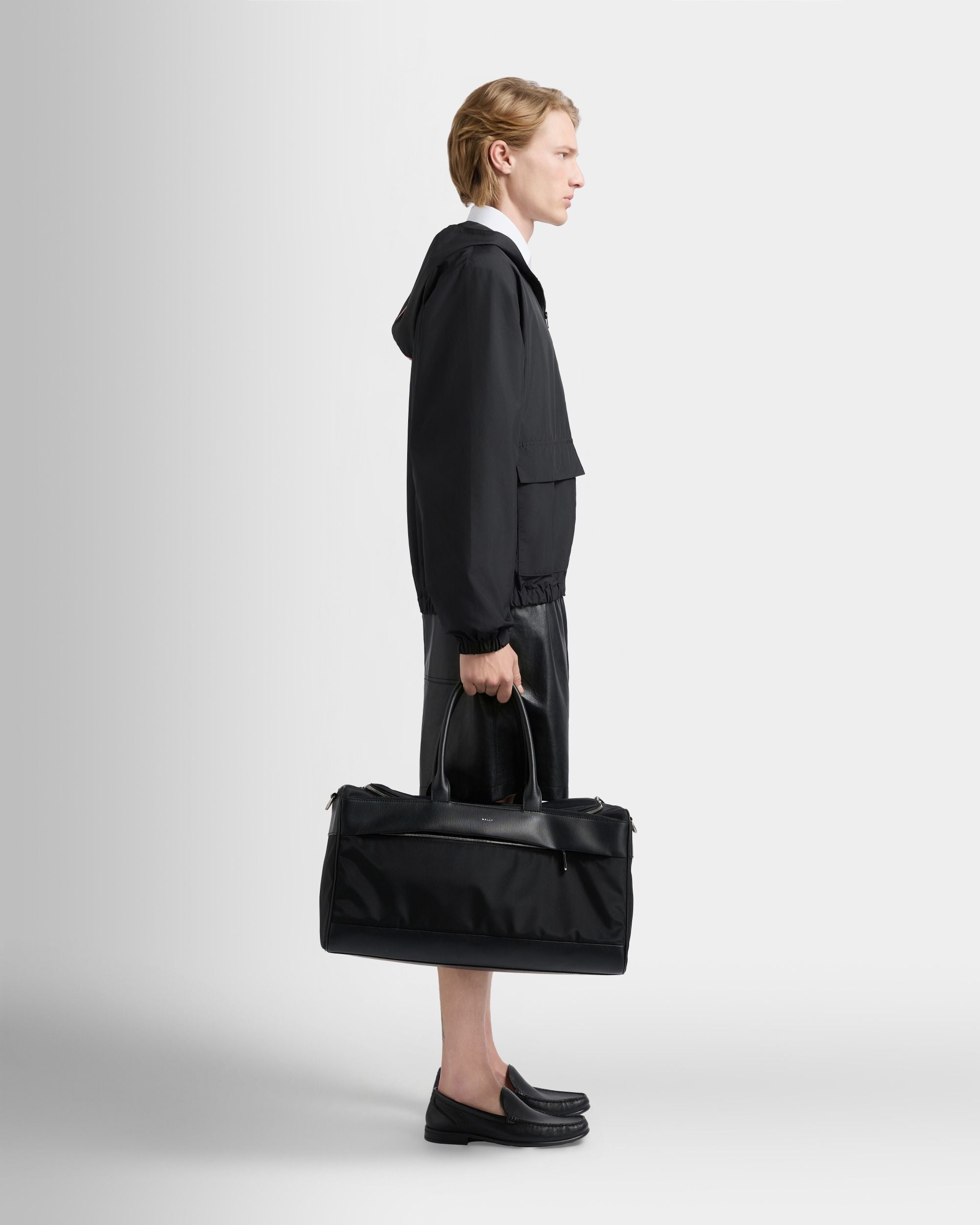 Vogel Duffle Bag aus Nylon und recyceltem Leder in Schwarz