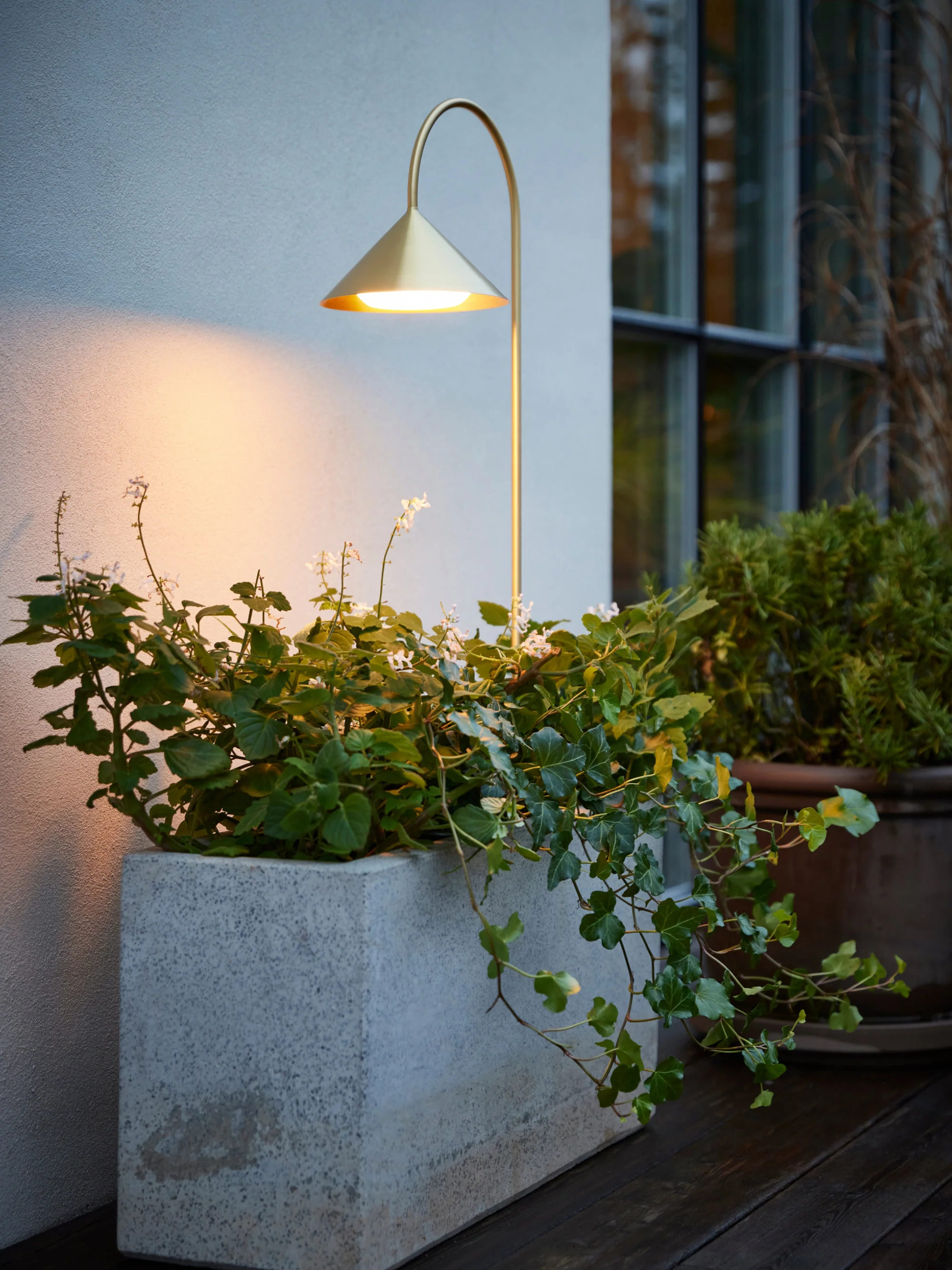 Dimmbare LED-Stehlampe Grasp