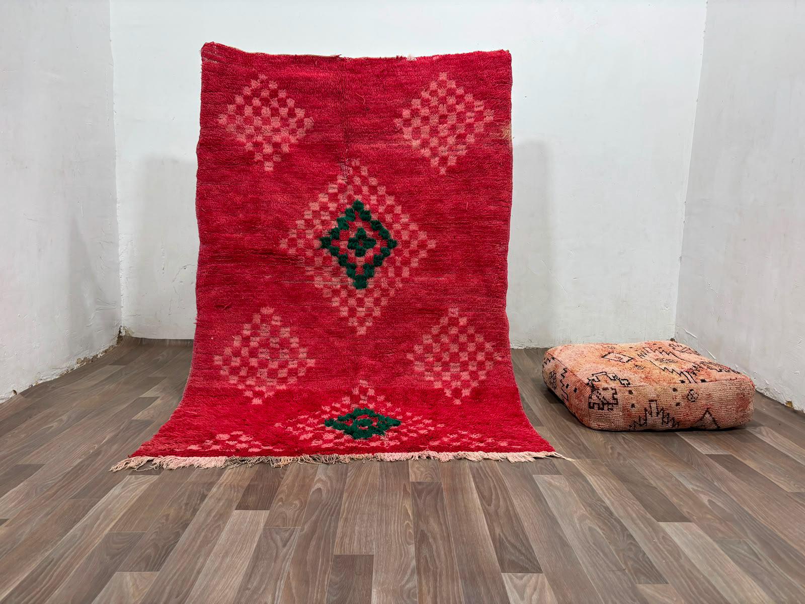 Authentic Vintage Red Moroccan Rug, Handwoven Wool Berber Carpet, Boho Boujaad Floor Decor, Crimson Tribal Area Rug131x198cm