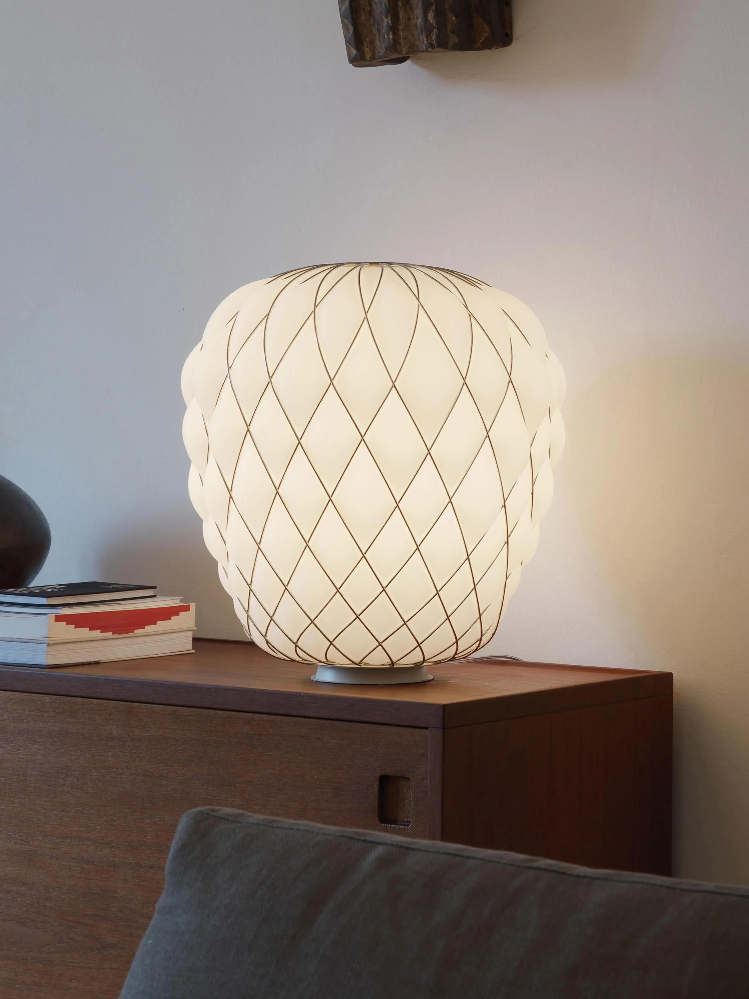 Große dimmbare Tischlampe Pinecone, handgefertigt
