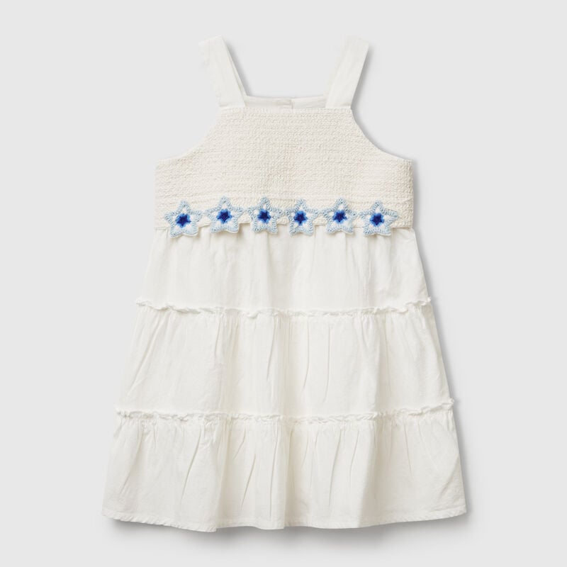 Dress with macramé flowers