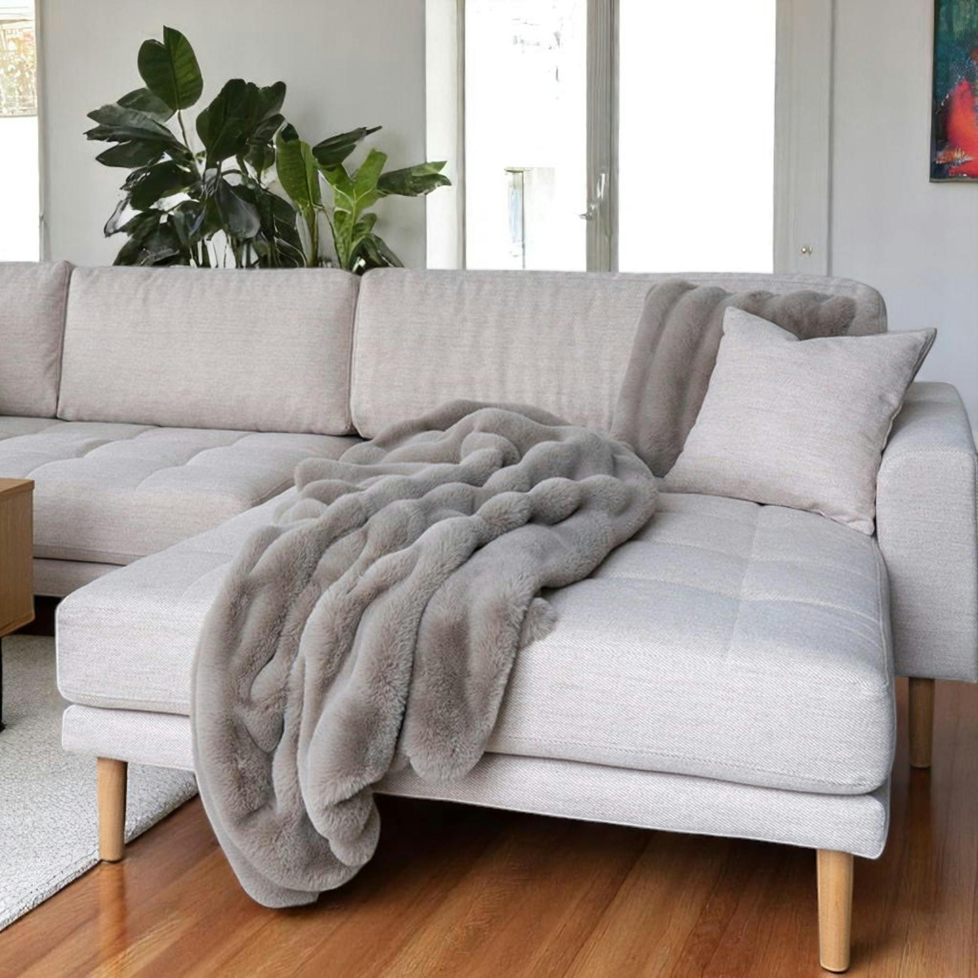 Plaid fausse fourrure gris clair - esprit cocooning FALLON
