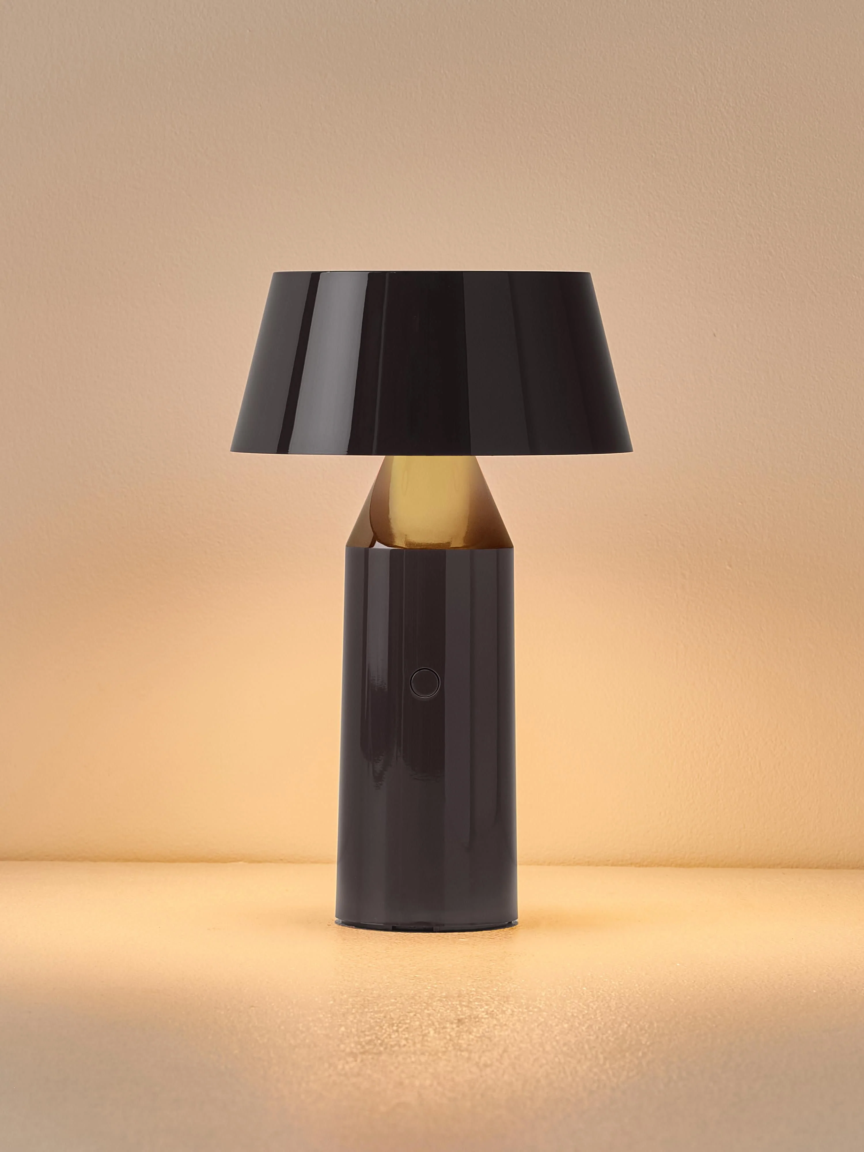 Mobile LED-Tischlampe Bicoca mit verstellbarem Lampenschirm, dimmbar