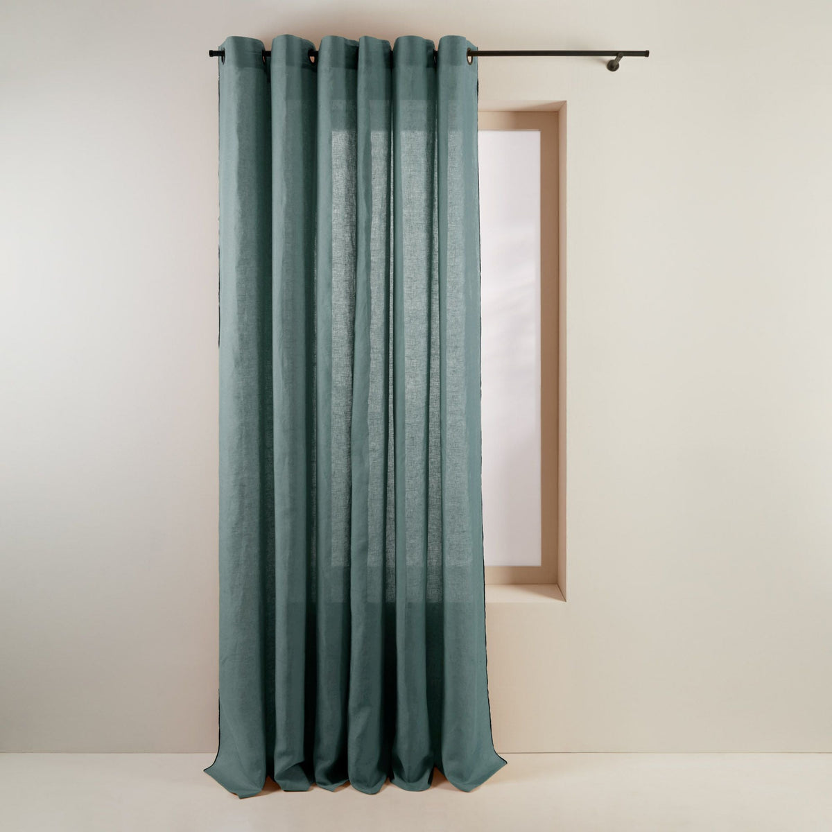 Madura Gordijn Carlina groen van grijze en zwarte hommel 350x280 cm