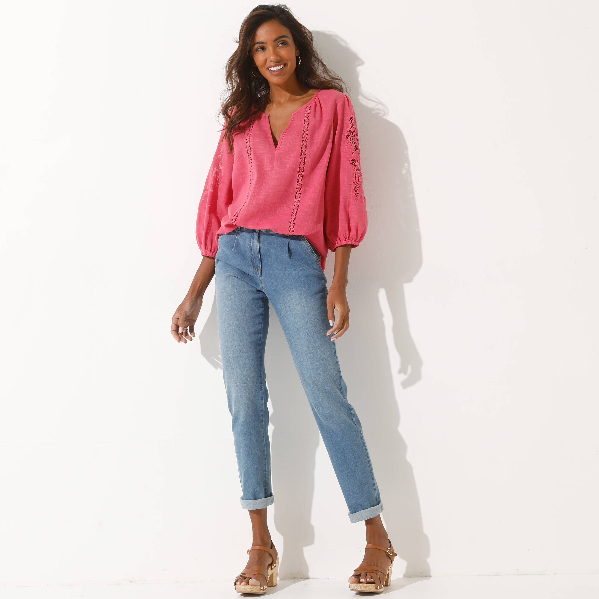 Blouse unie macramé, manches brodées