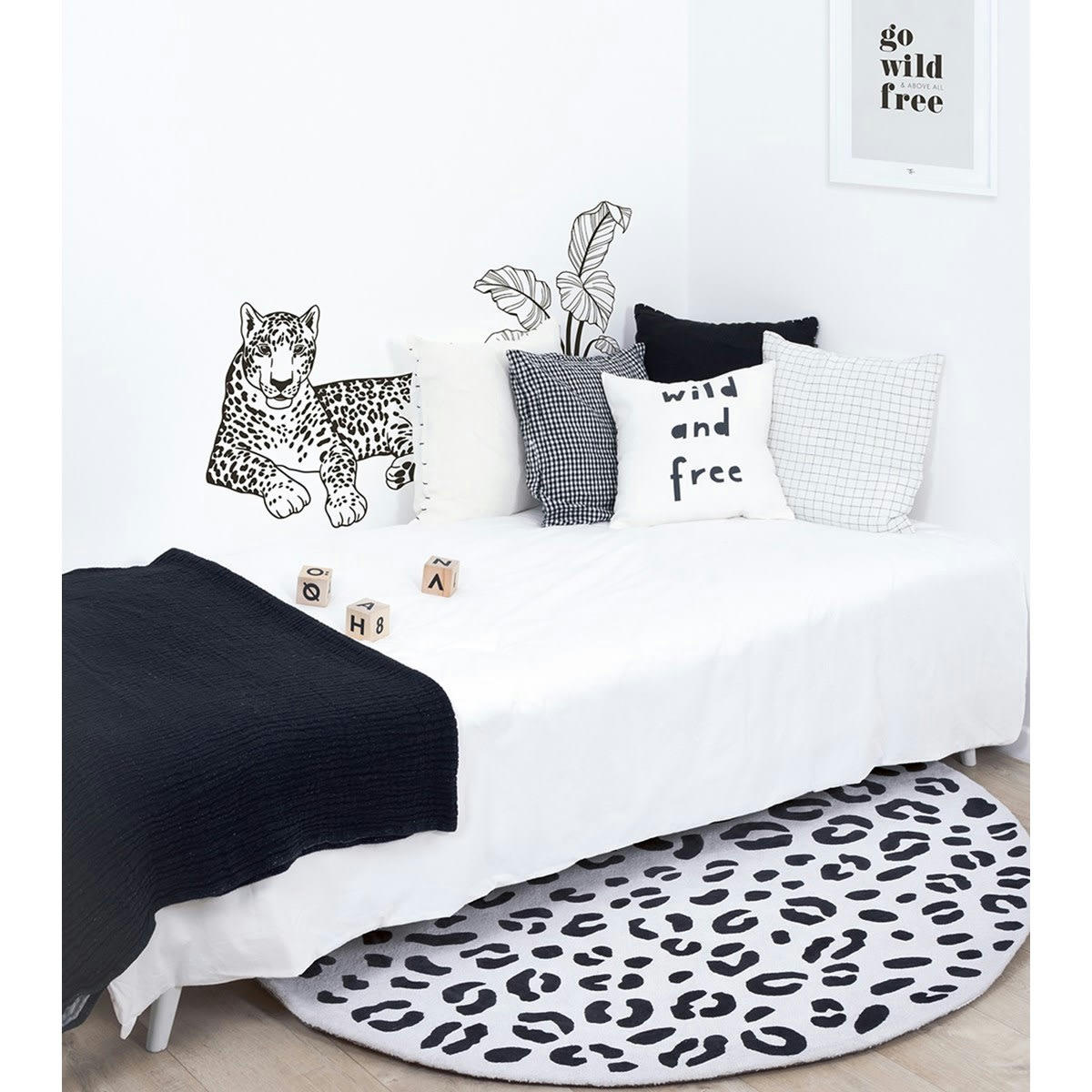 BLACK MAJIK - Grand sticker léopard allongé en vinyle mat noir