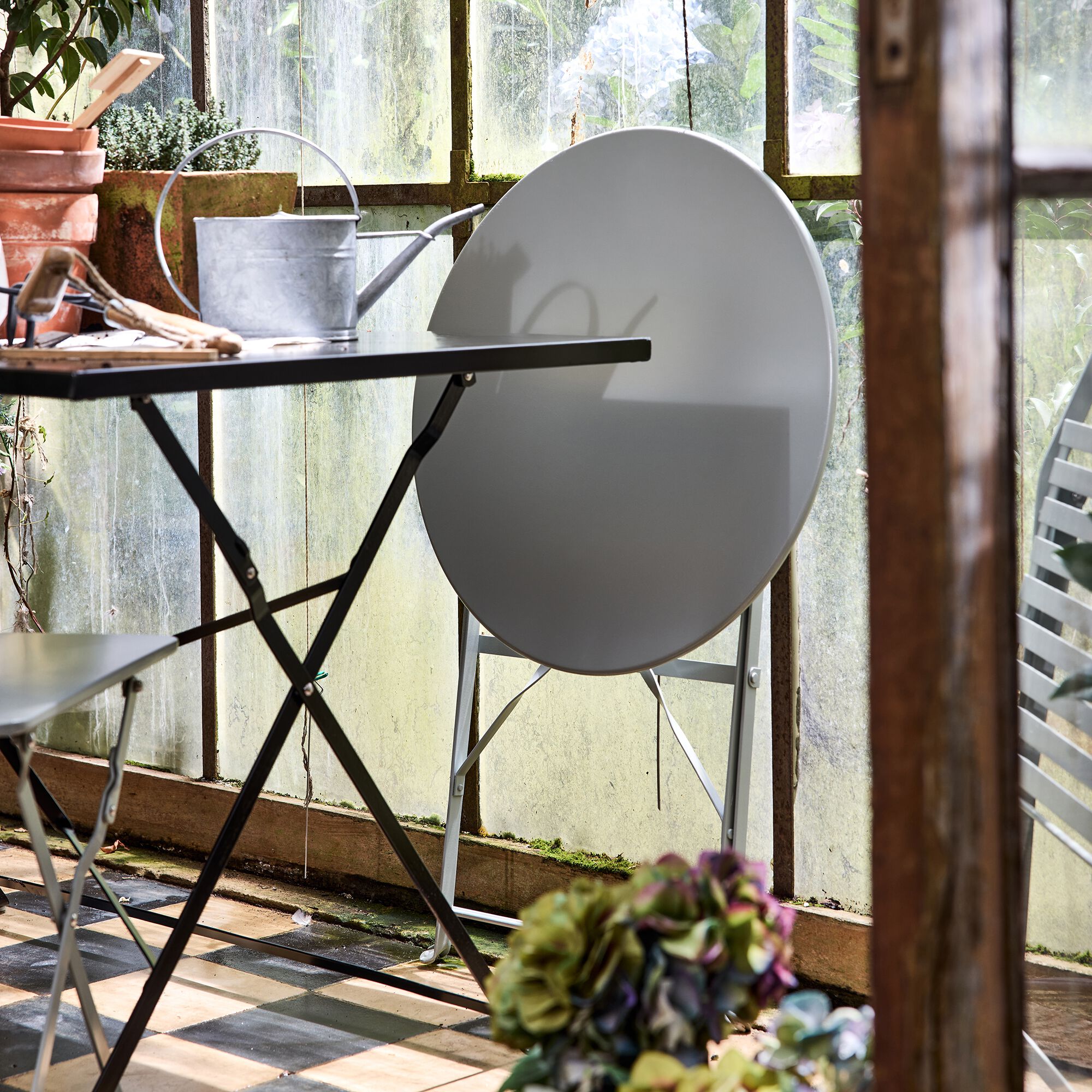 CERVIONE - Table de jardin pliante en acier - vert olivier (2 places)