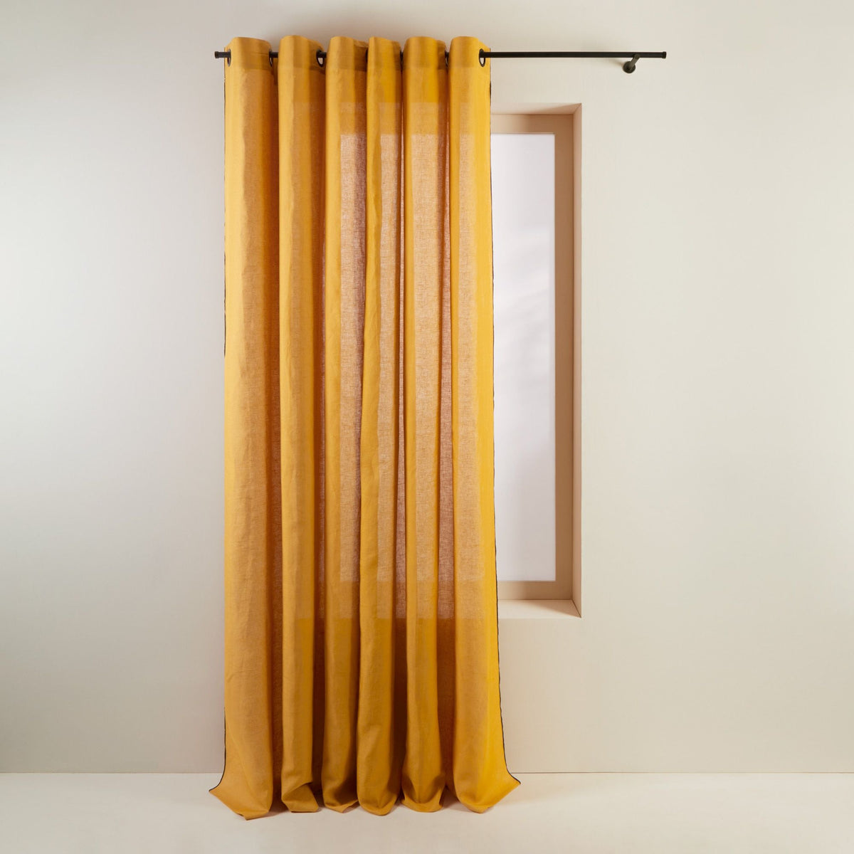 Madura Gordijn Carlina oker en zwarte hommel 144x280 cm