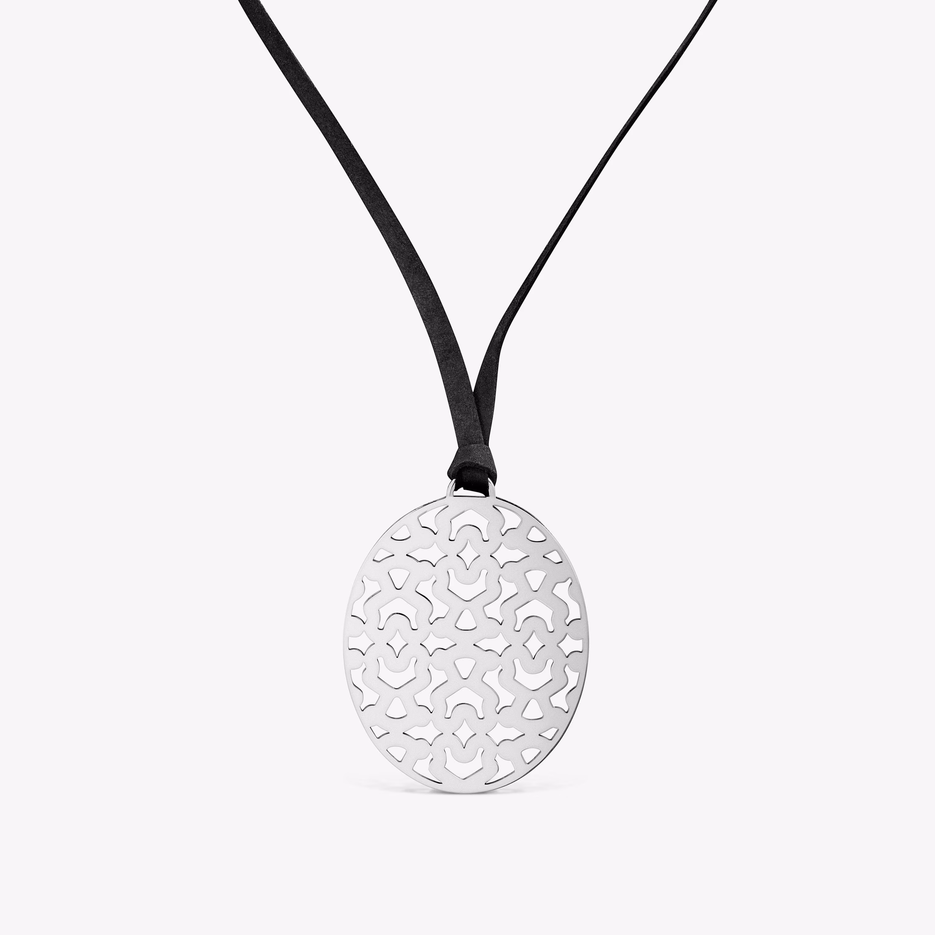 Collar largo de acero 60 mm y cordón negro Kaos