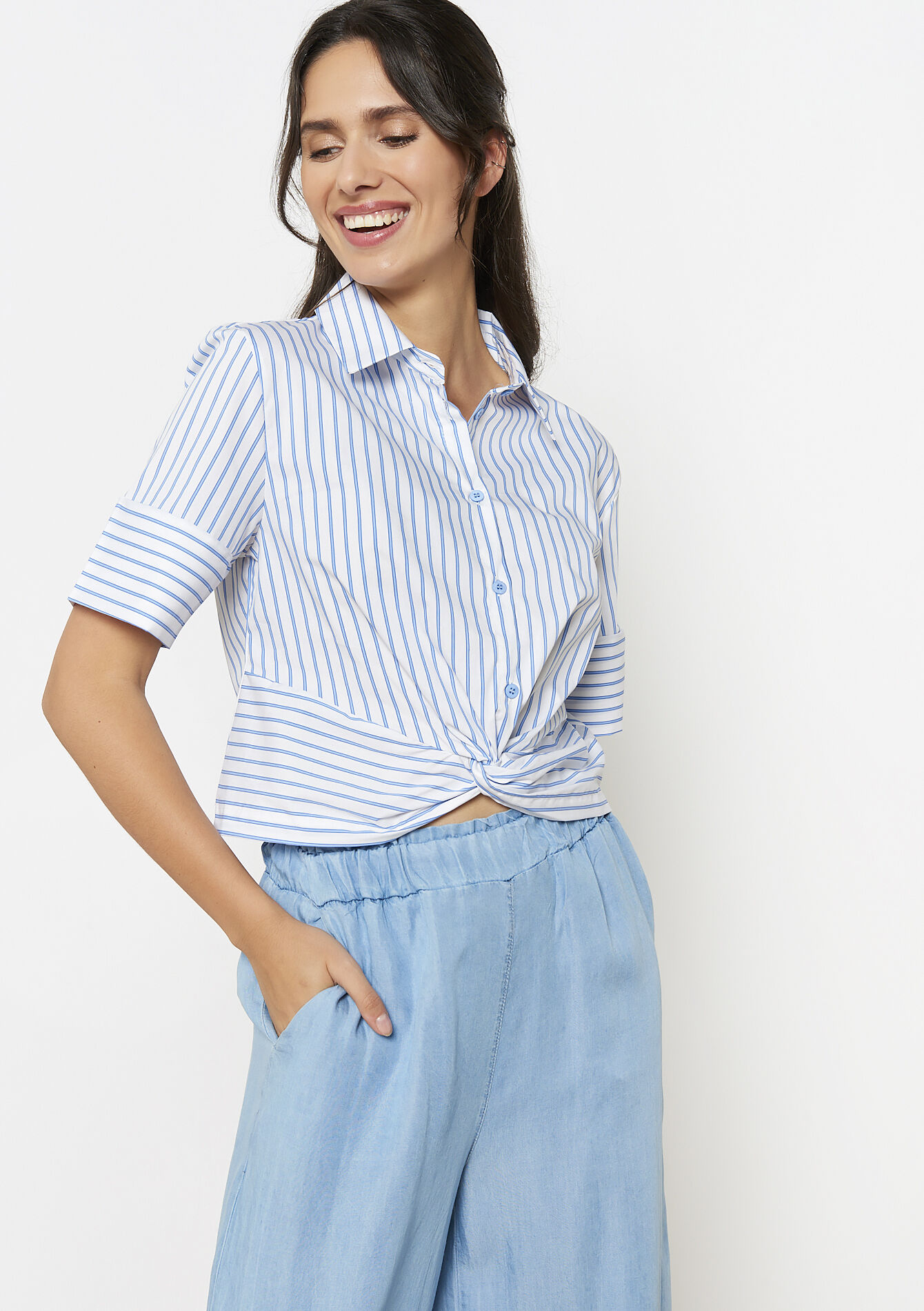 Gestreept hemd met knoop