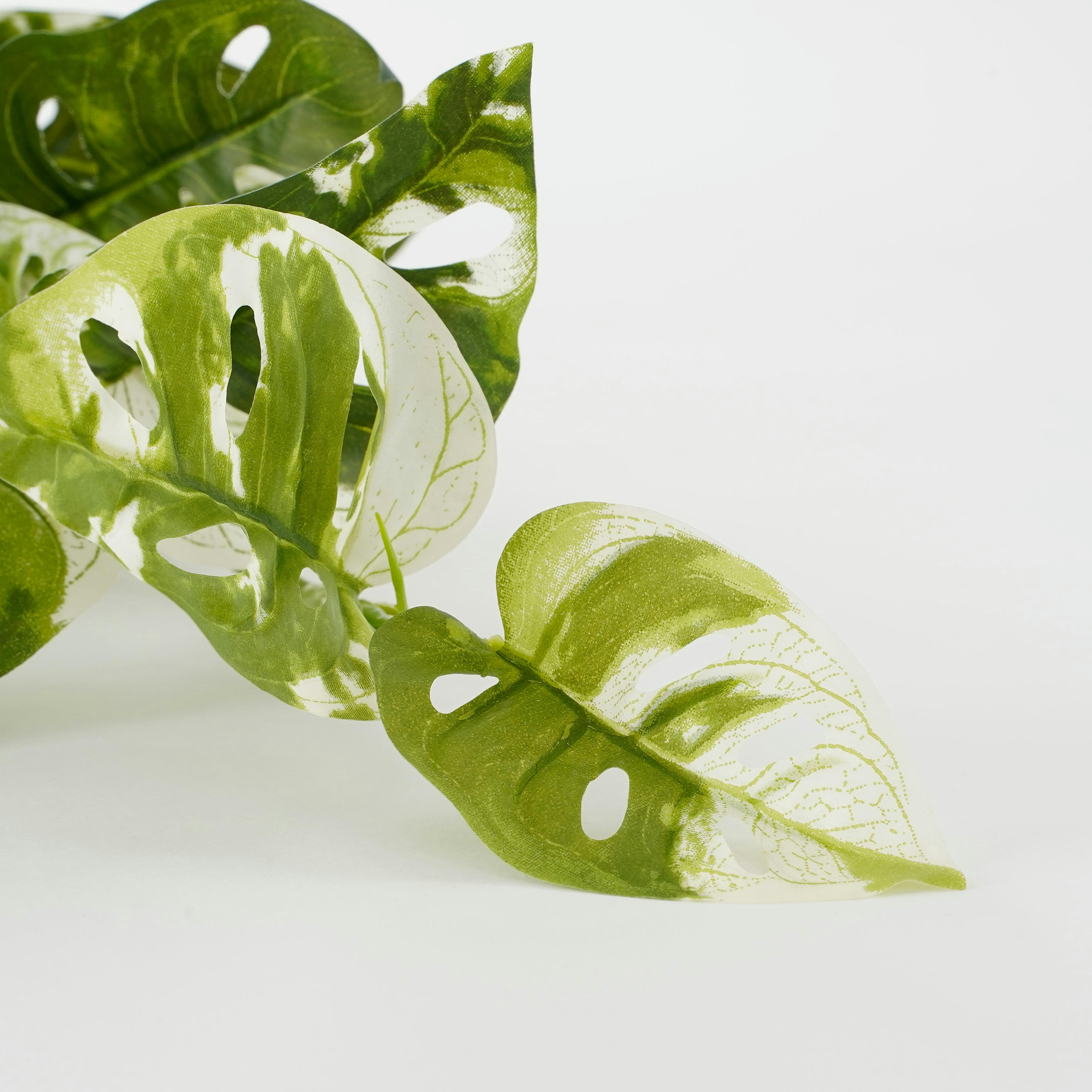 - Monstera adansonii suspendu artificielle vert panaché H69