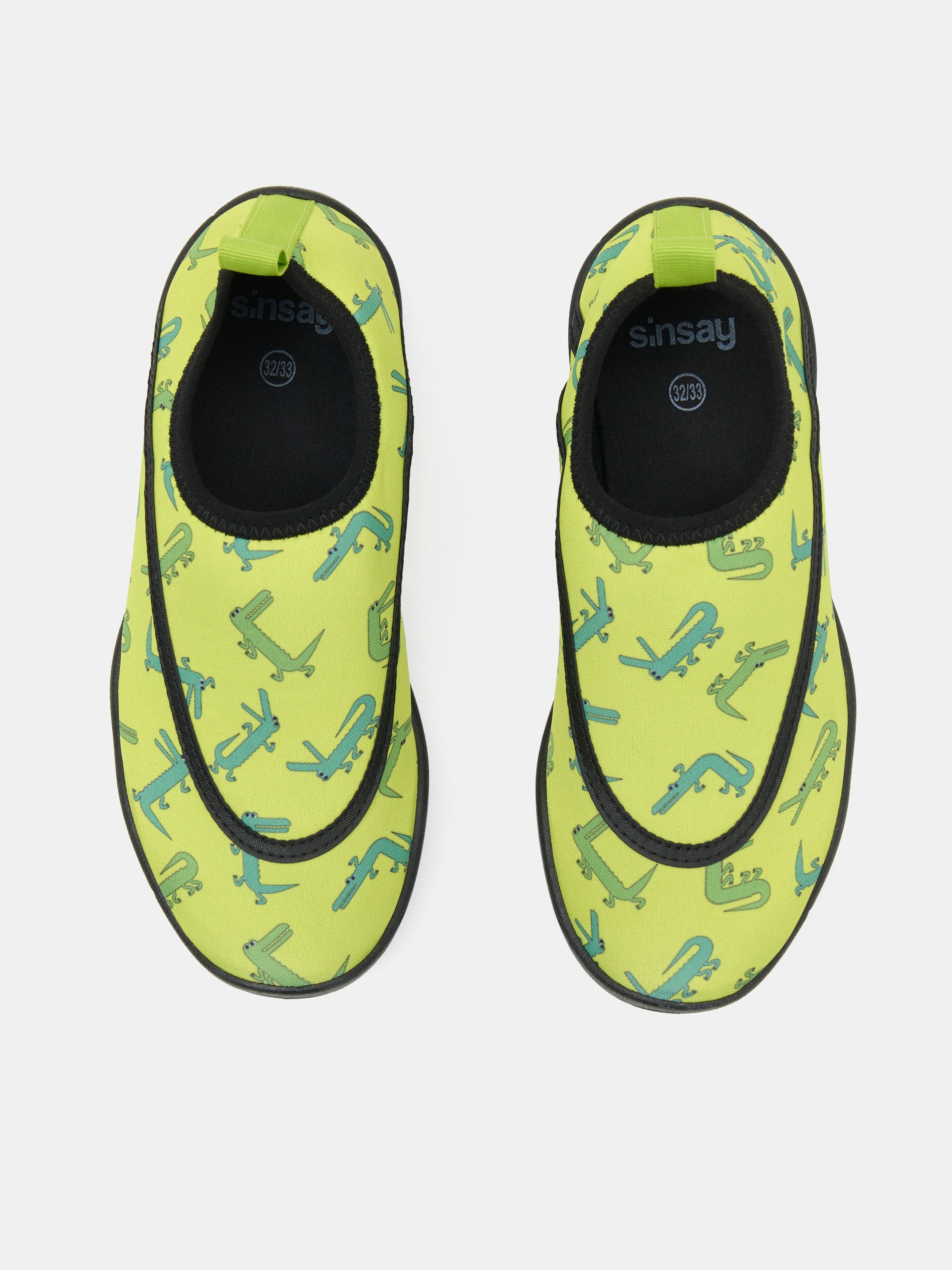 Buty plażowe typu slip-on z motywem krokodyli