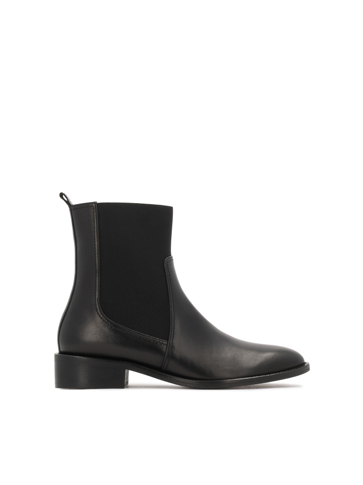 Leather Chelsea boots with elastic upper
