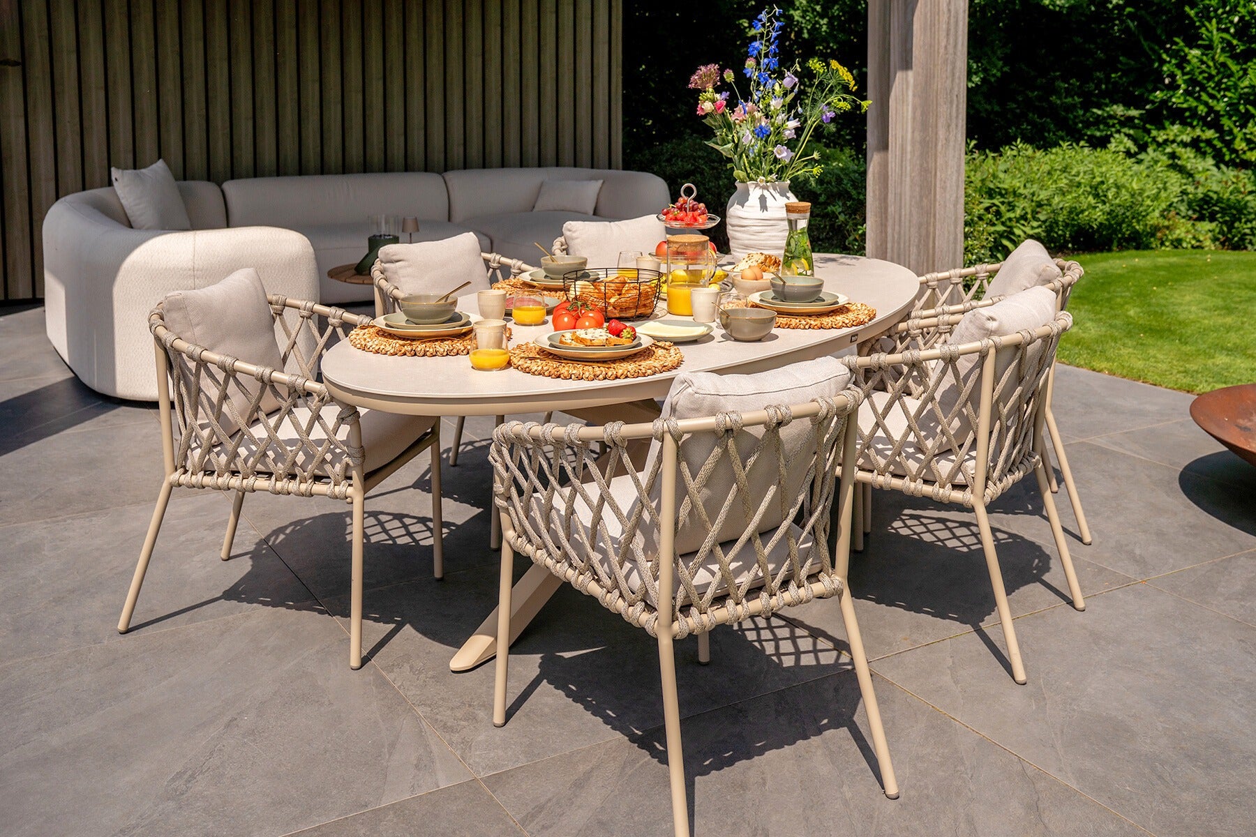 VDG Sara Ventaro ovale tuinset 240x115 cm. - Latte