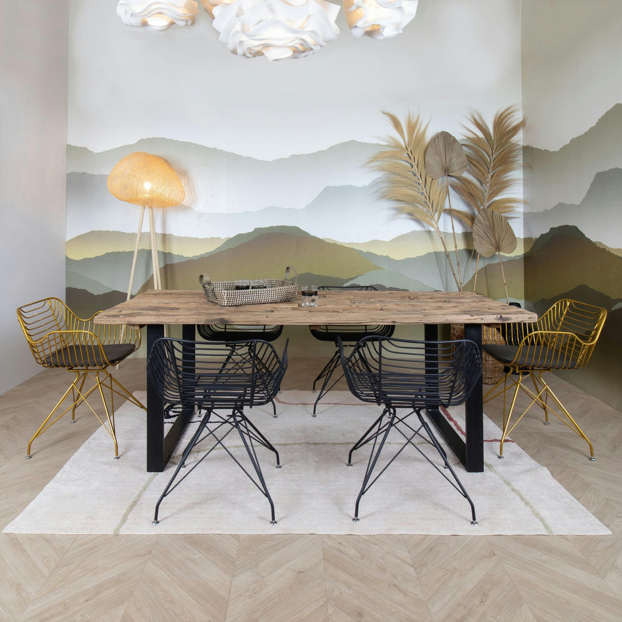 SARMATY - Table en teck recyclé et pieds en métal noir 200cm