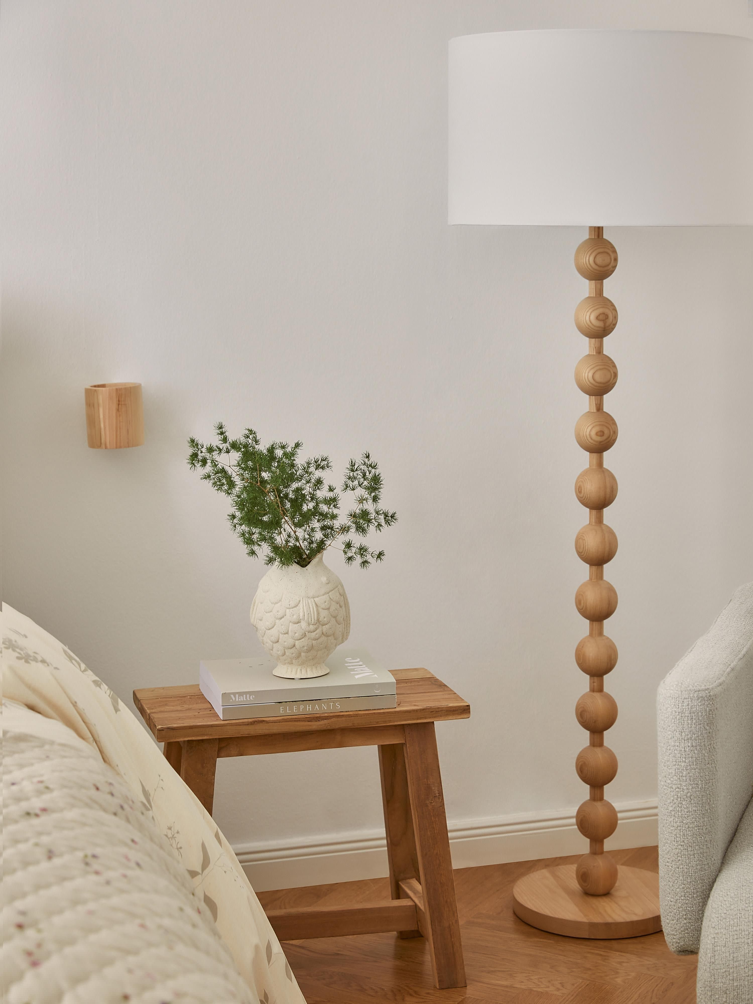 Stehlampe Shona mit Holzfuß