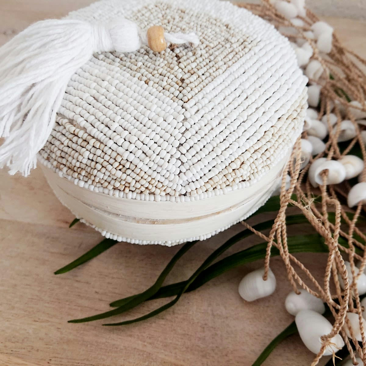 BORA - Boîte en bambou et perles, blanc D14 x H10 cm