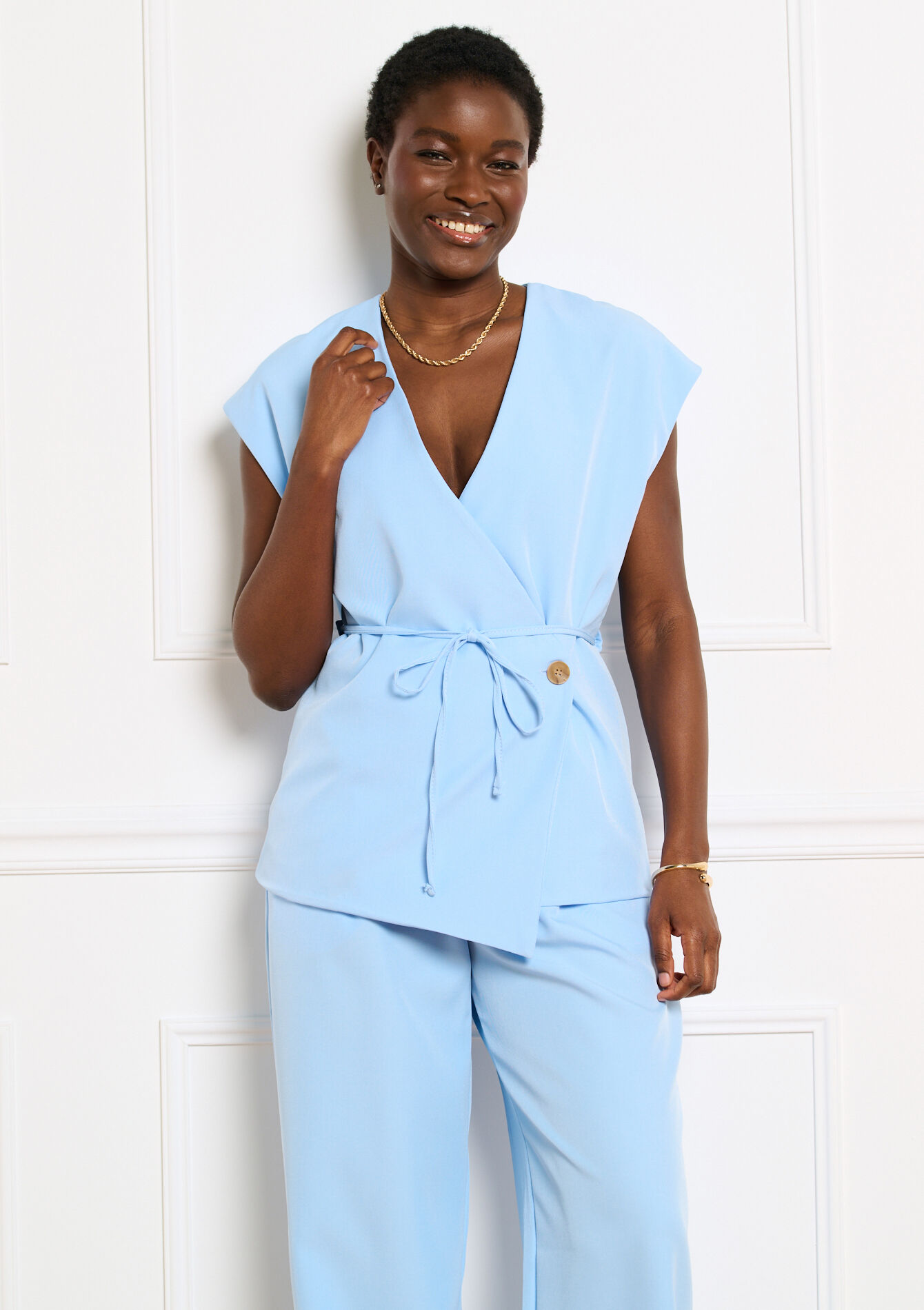 Mouwloze blazer met strikceintuur