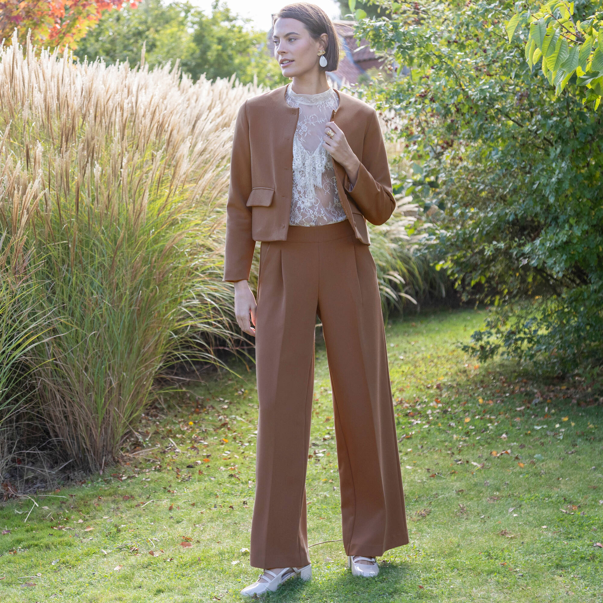 Veste courte de tailleur à col rond, unie