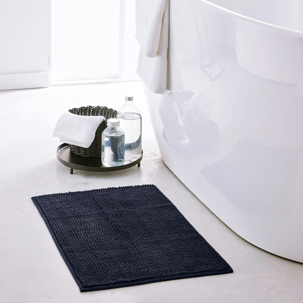 ESSENTIAL - Tapis de bain Bubble uni en Polyester Bleu marine 60x40 cm