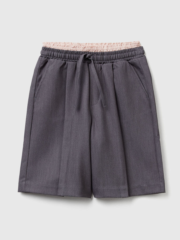 Wide bermudas in viscose blend