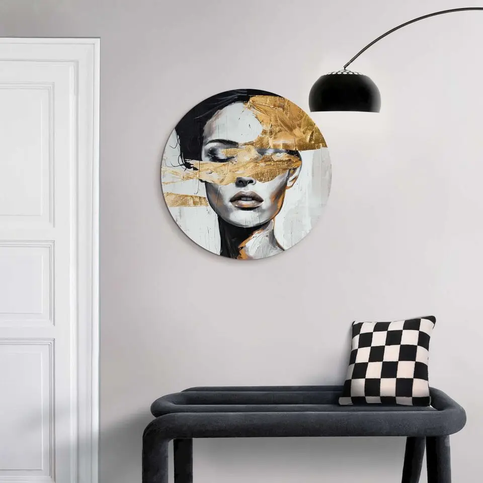 Glasschilderij Vrouw met gouddetail - &Oslash; 50 - Goudkleurig