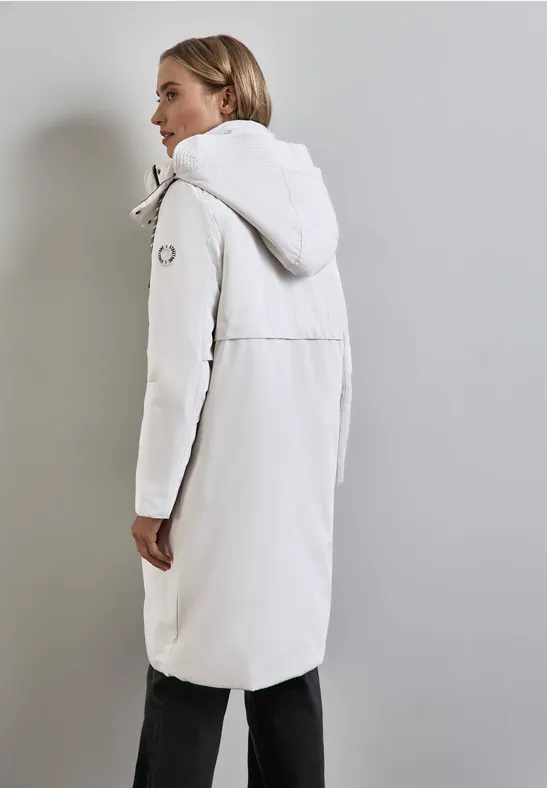 Jacke mit abnehmbarer Kapuze