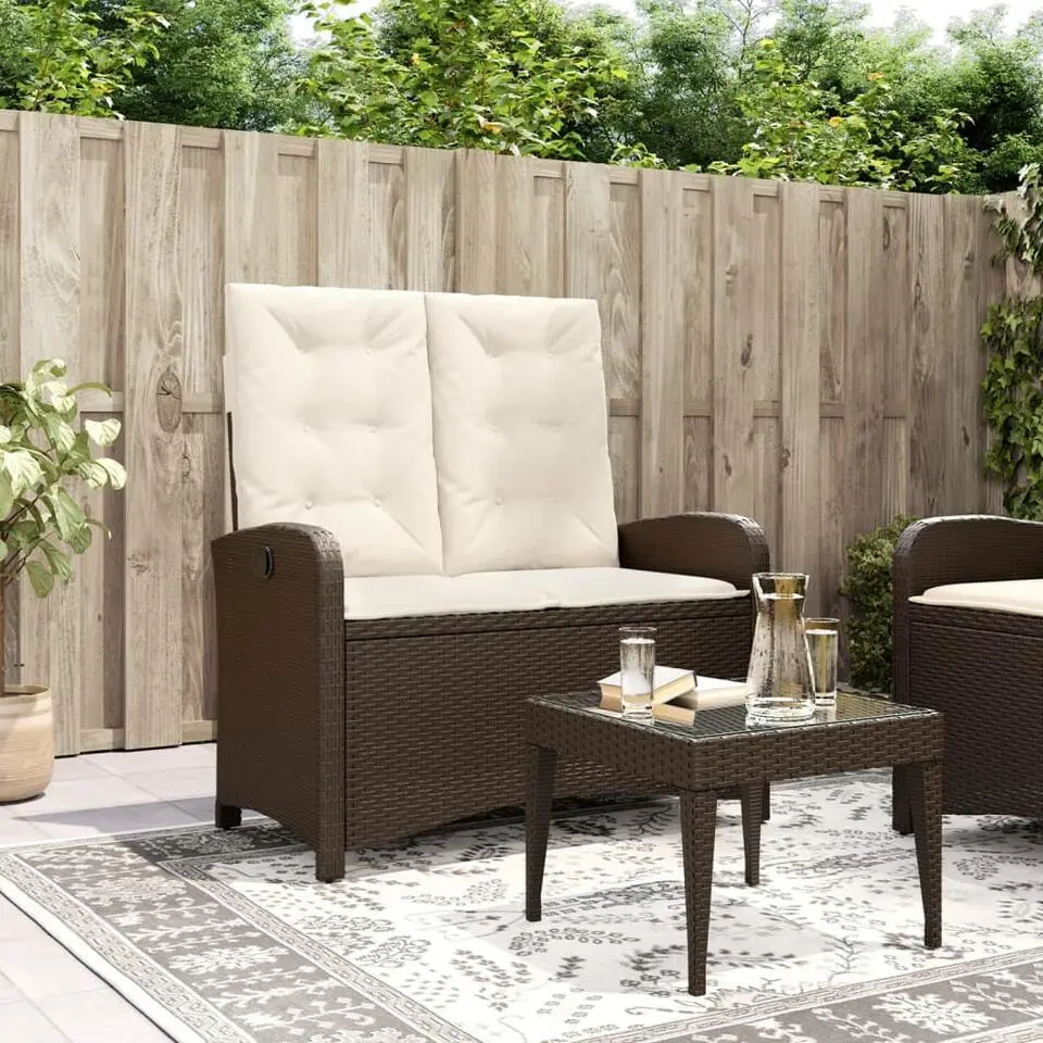 vidaXL - Verstelbare loungebank met cr&egrave;me kussens - Bruin rattan - 105x59x93 cm