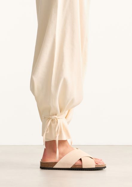 Beige suède slippers