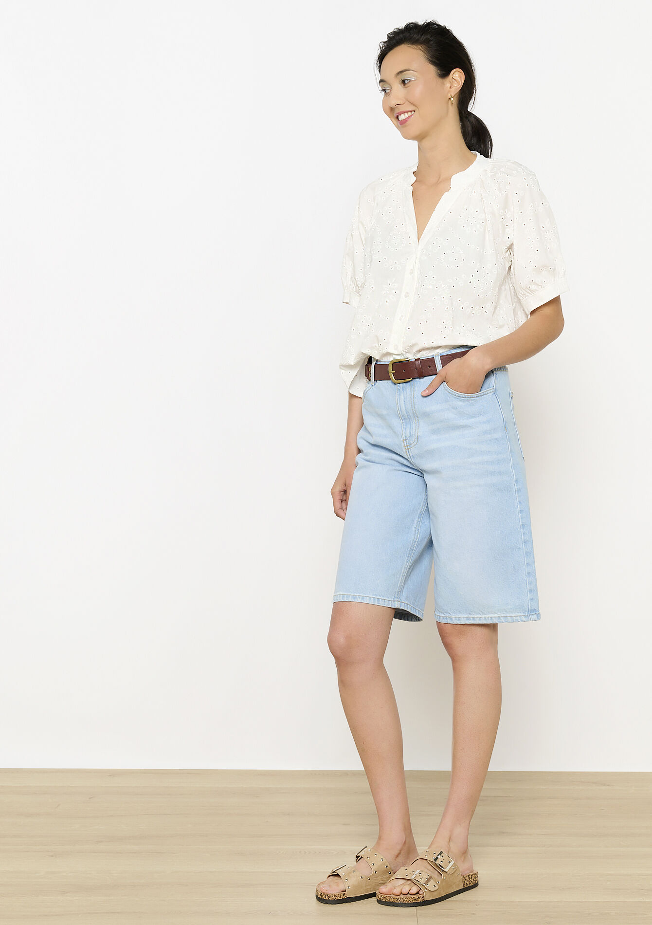 Romantisch geborduurde blouse