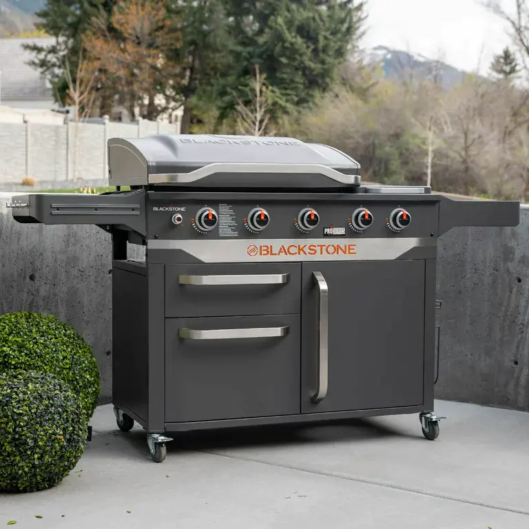 Blackstone ProSeries 5 Burner 28 Propane Griddle with Range Top