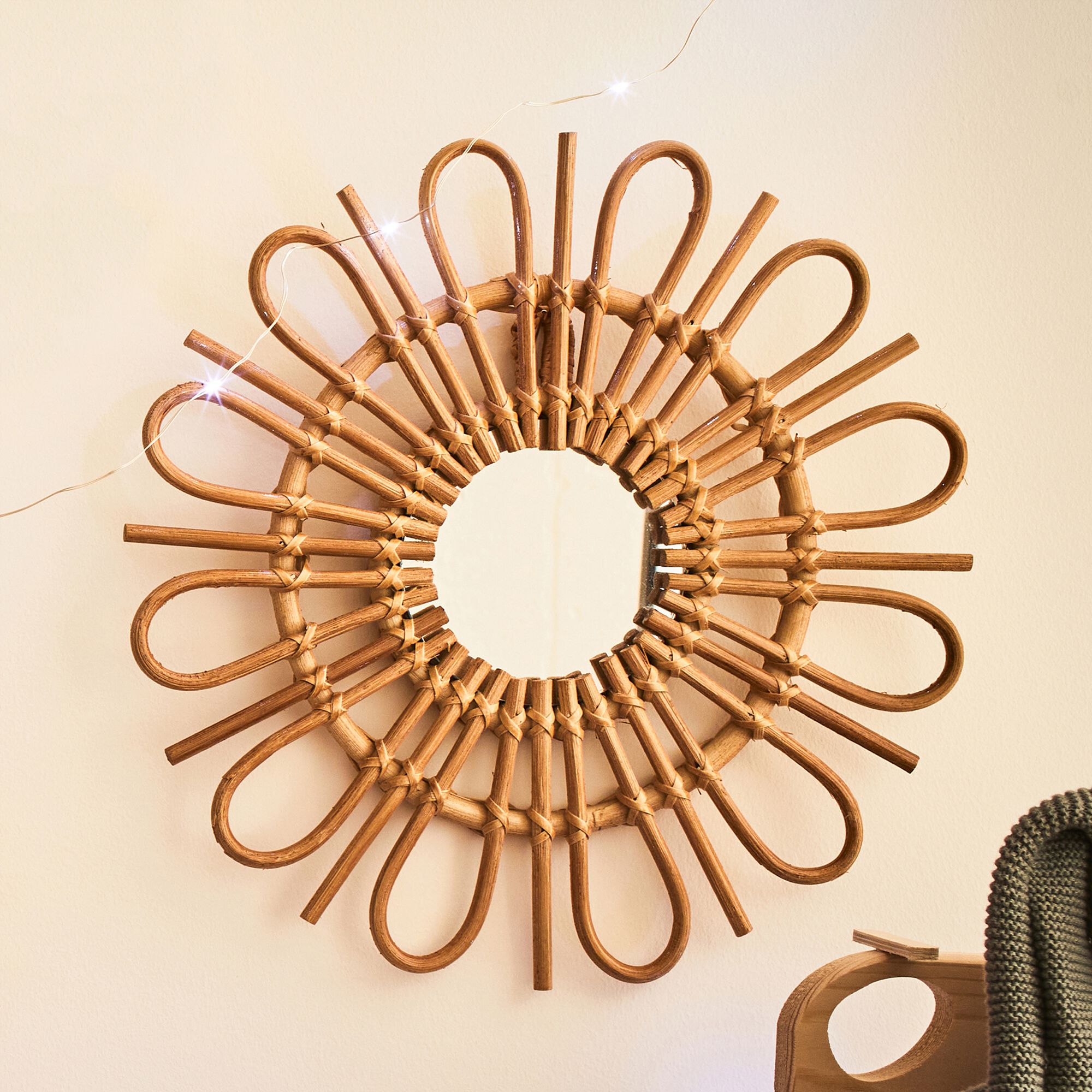 SOLEA - Miroir fleur en rotin D35cm - naturel