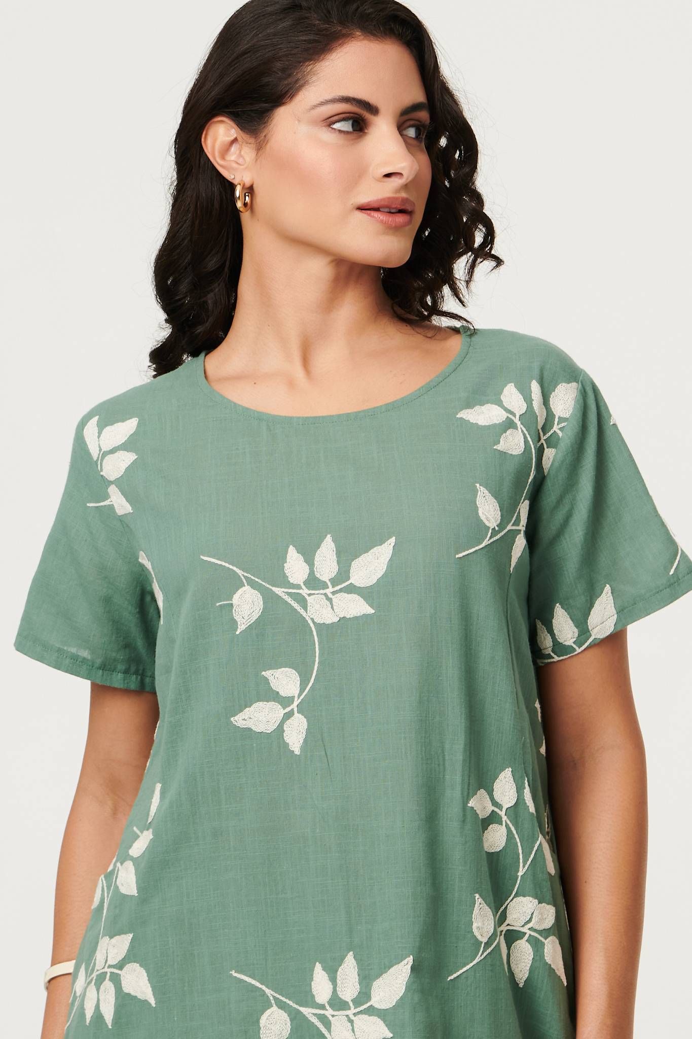 Izabel London Leaf Print Relaxed Knee Length Dress
