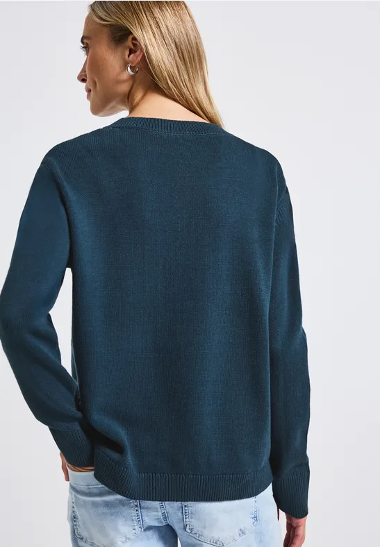 V-Neck Pullover