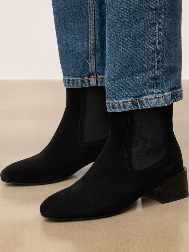 Black suede boots with elastic upper and low heel