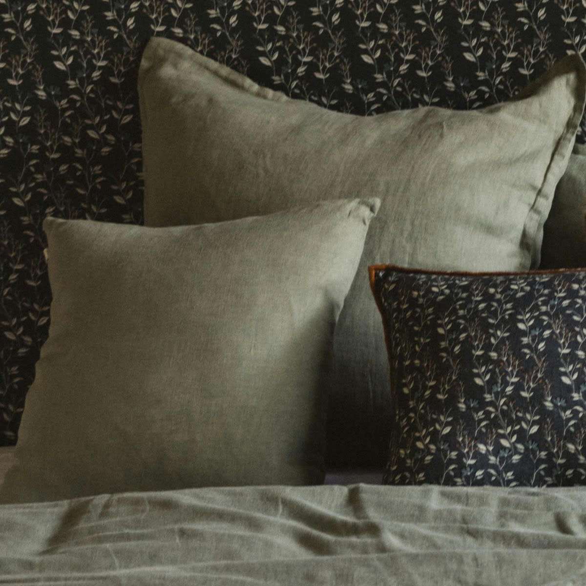 LES ESSENTIELS - Coussin en lin lavé vert d'eau 45x45