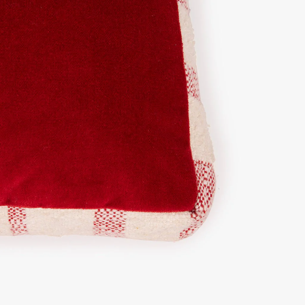 Almofada de Veludo Vermelha com Riscas Brancas COZY