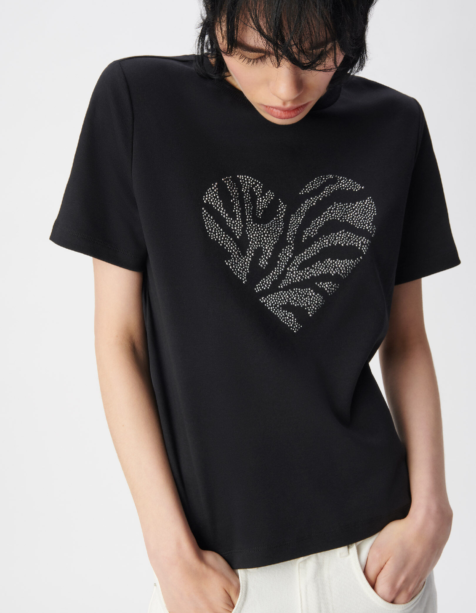 Tee-shirt manches courtes noir motif cœur clouté Femme