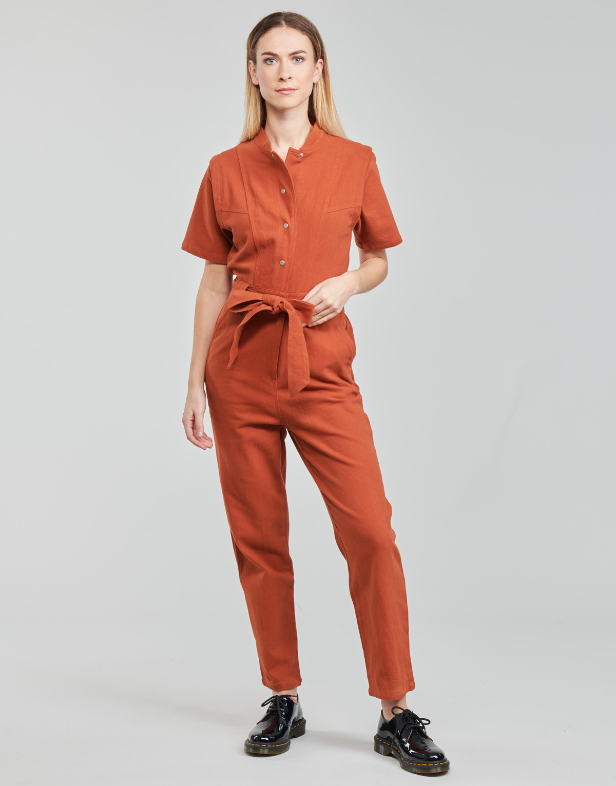Betty London - CRIEL - Rust